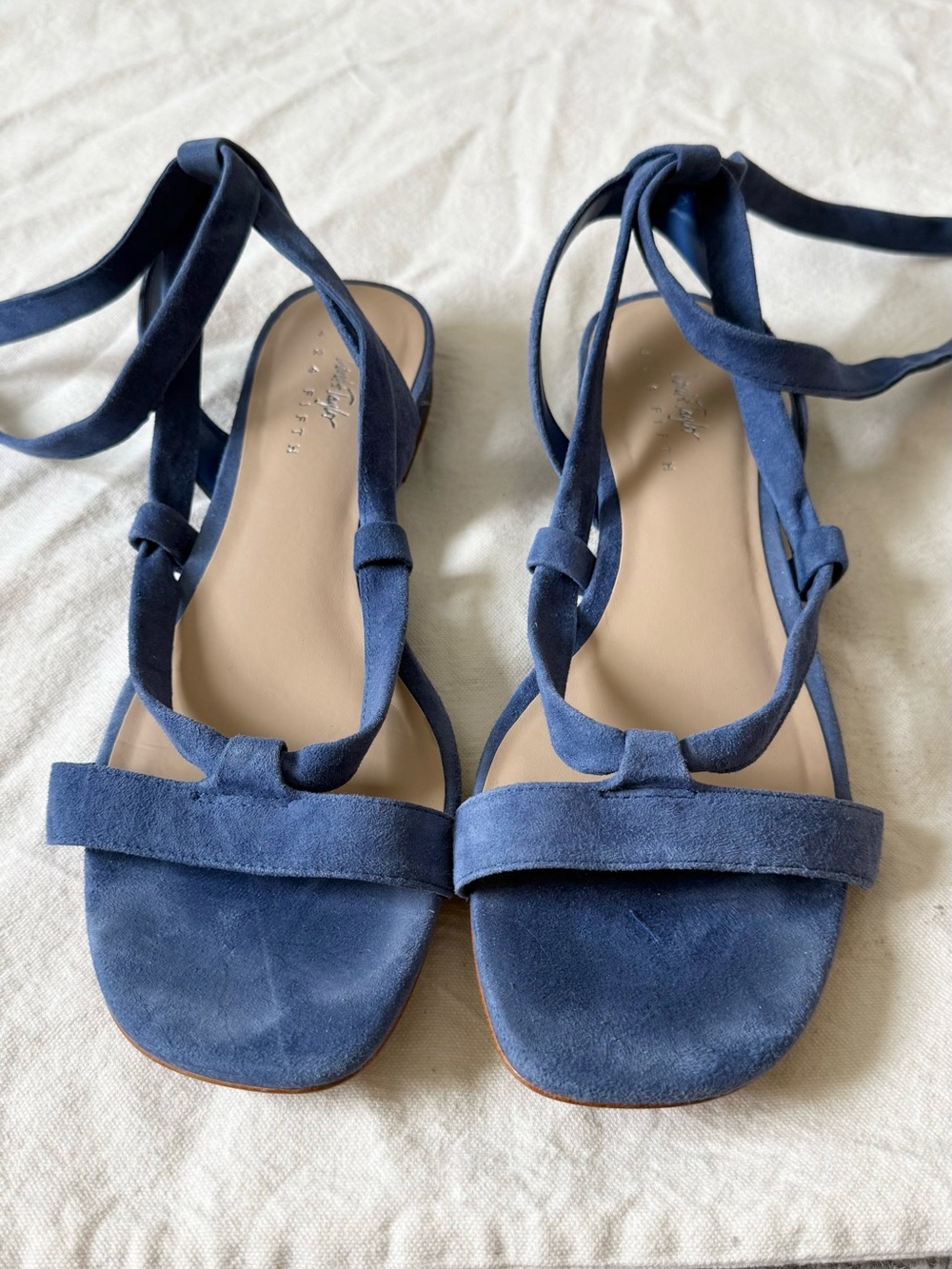 LORD & TAYLOR 424 FIFTH Blue Suede 
Ankle-Tie Flat Sandals Size 9.5